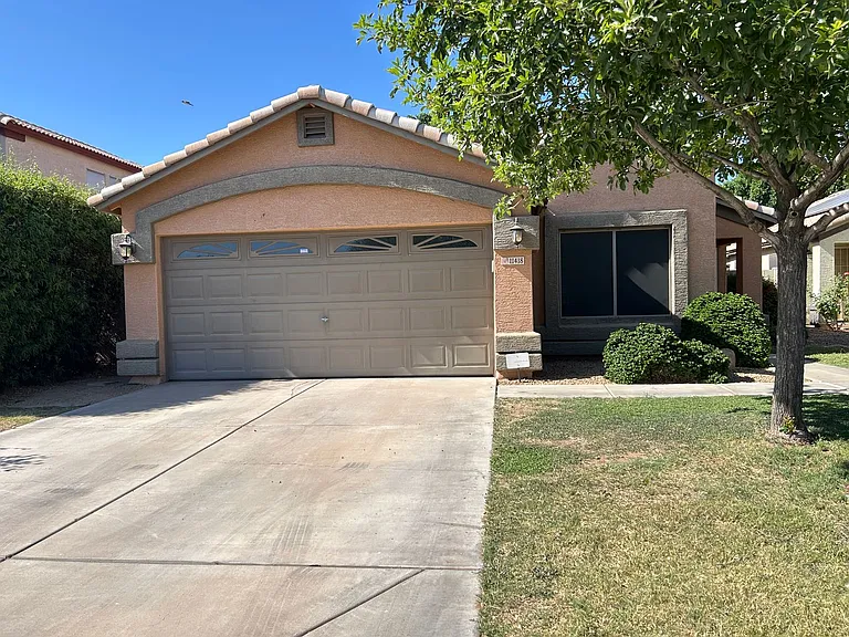 11418 W Cambridge Ave — Photo 1