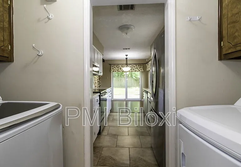 776 Whitney Dr — Photo 19