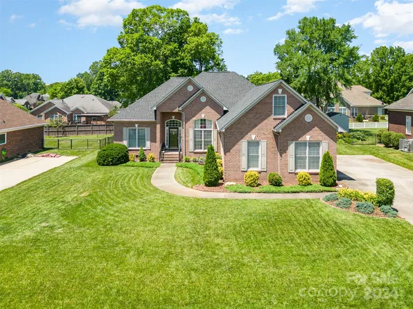 713 Double Eagle St SW, Concord, NC 28027