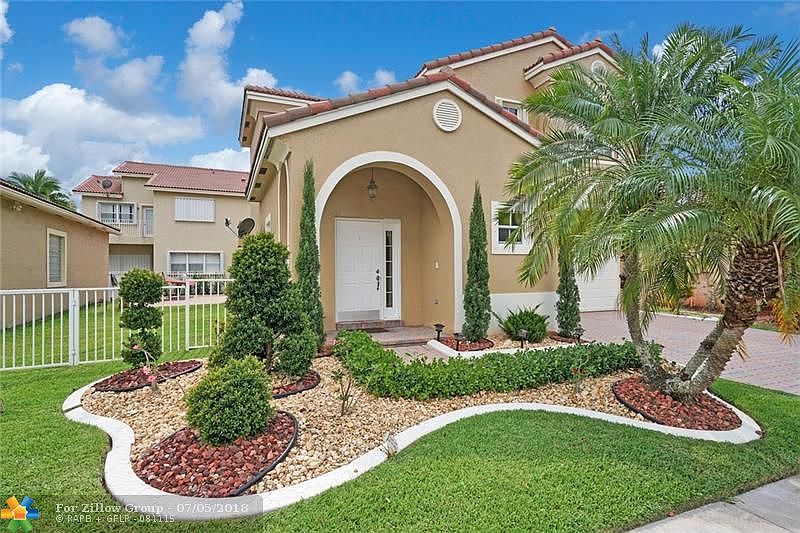 1st image of 924 NW 126th Ter