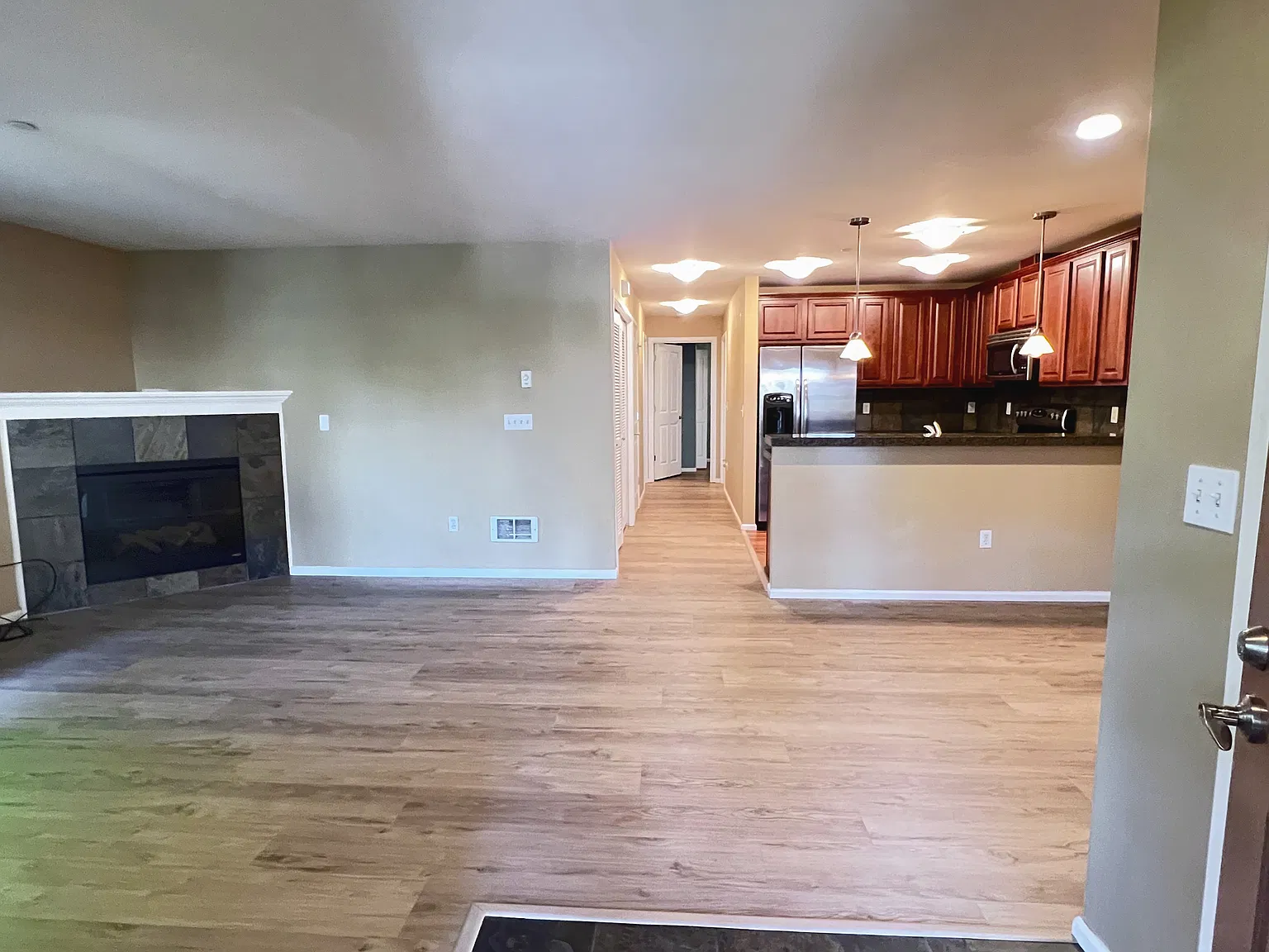 2 bed, 1019 sqft, $2,900 — Photo 3