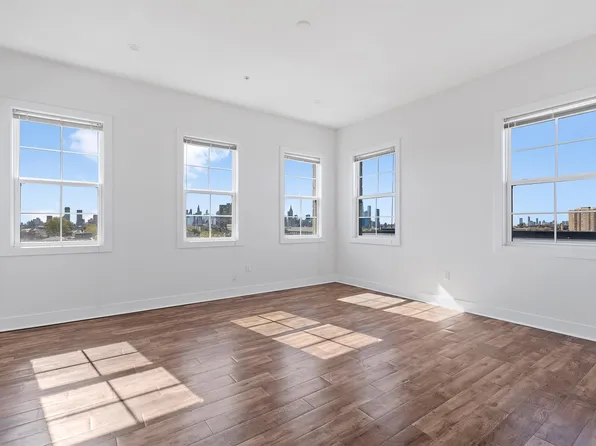 6200 Hudson Avenue image 10 of 19