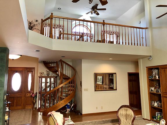 5th image of 717 Acacia Ave
