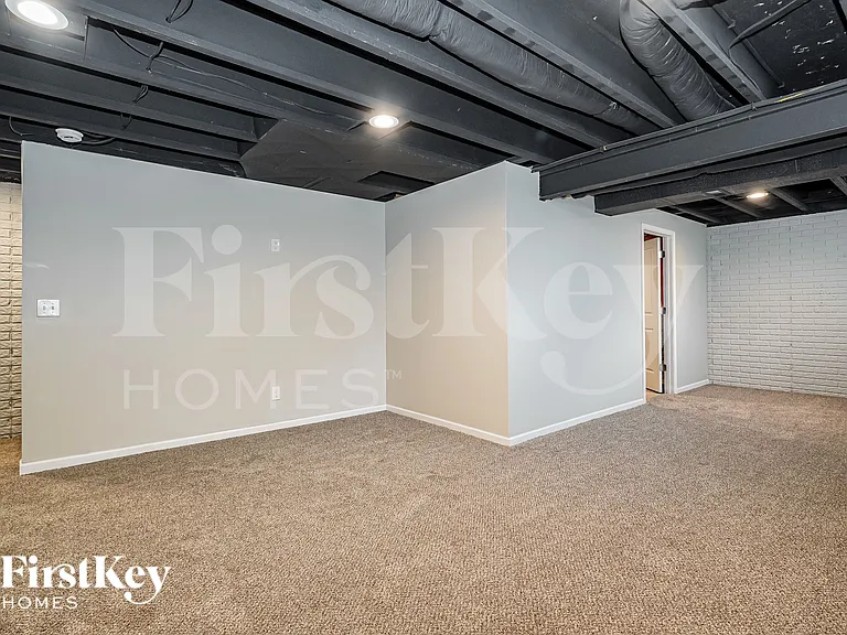891 Orwell St — Photo 16