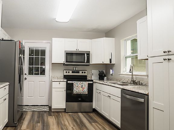 2nd image of 418 SW 5th Ave