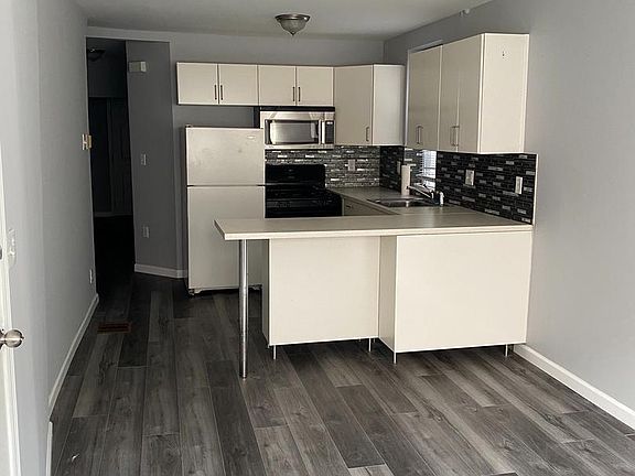 2nd image of 3260 Livingston St Floor 1