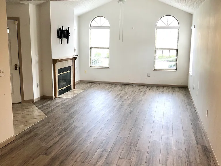 6835 Villabrook Dr — Photo 6