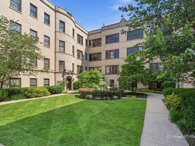 906 Greenwood St #2E — Photo 2