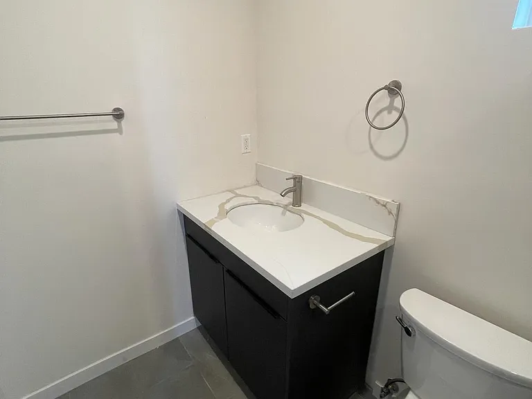1185 N Kenmore Ave #27 — Photo 4