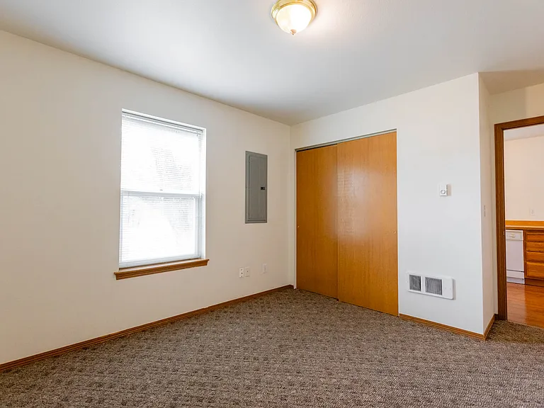 1911 N Chestnut St — Photo 17