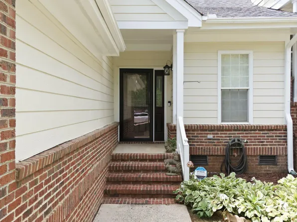 8305 Amber Leaf Ct, Raleigh, NC 27612