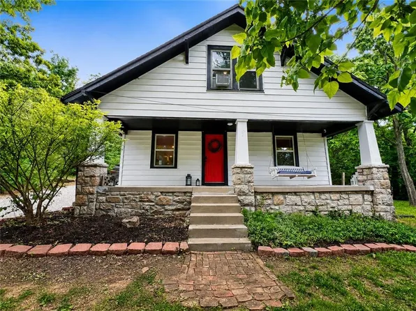 9214 Chestnut Ave, Kansas City, MO 64132