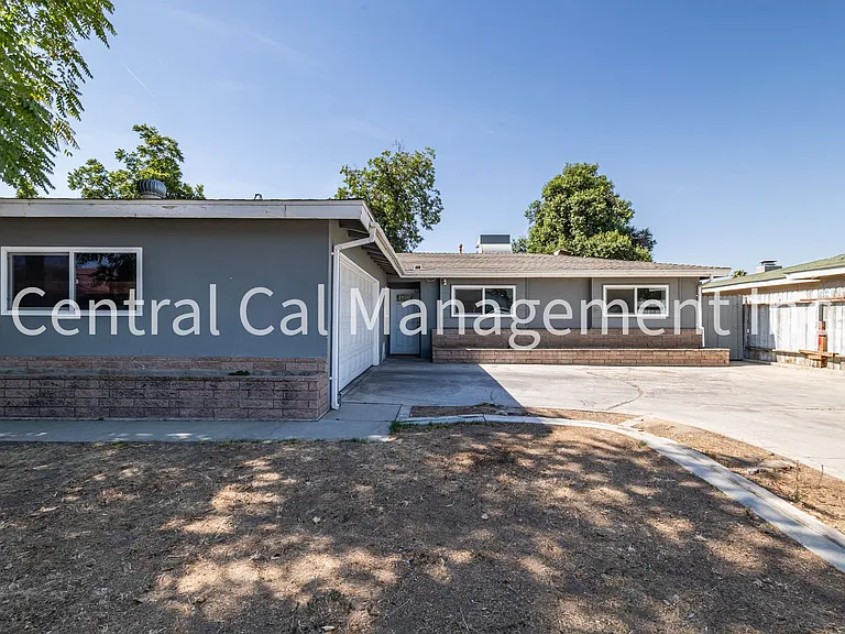 10421 Glenn St — Photo 1