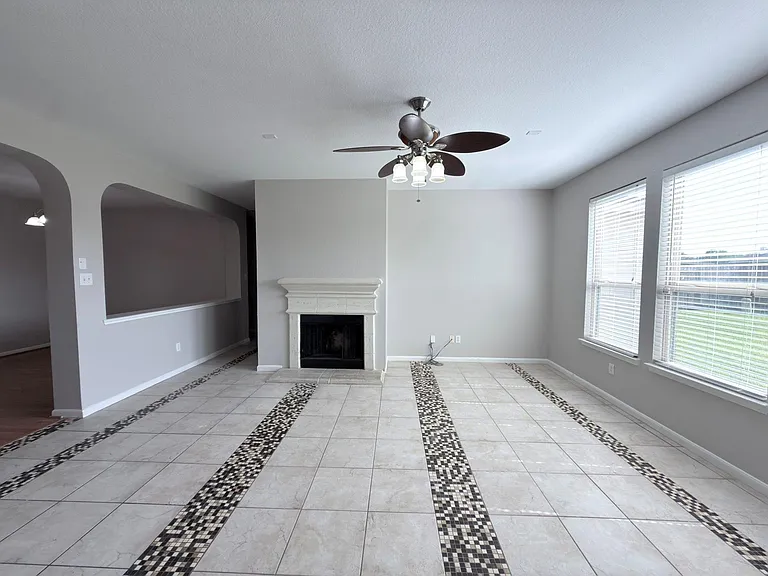 2926 Richland Spring Ln — Photo 4