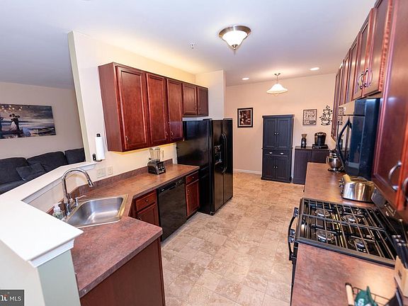 4th image of 2040 Morgan Hill Dr