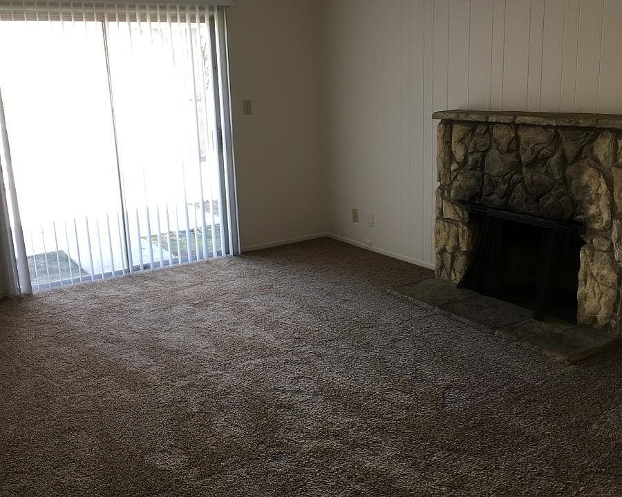 2nd image of 1018 E Magill Ave