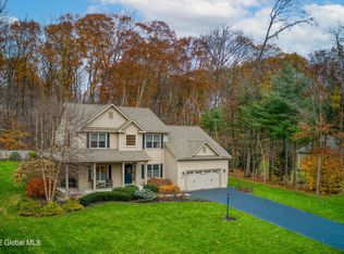 14 Prospect Point Ln, Clifton Park, NY 12065