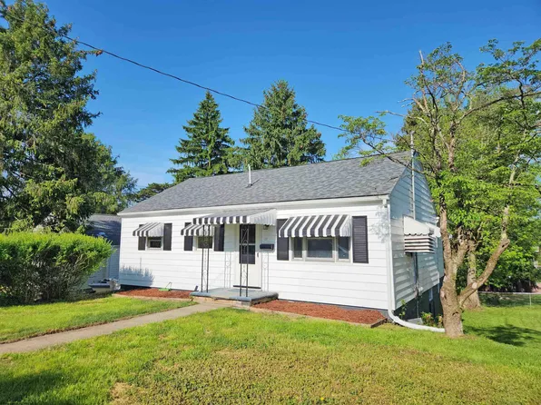 22 Savannah St, Westover, WV 26501