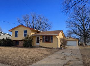 4305 69th St, Urbandale, IA 50322
