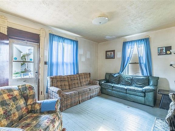 4th image of 132 Pleasant Ave