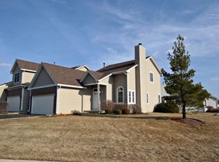 801 Duvall Dr, Woodstock, IL 60098