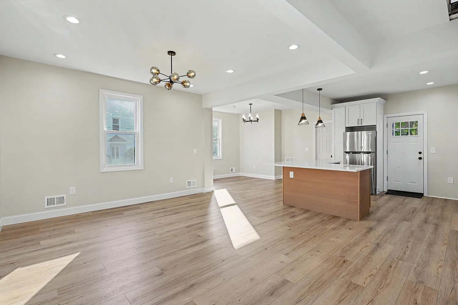 3 bed, $4,200 — Photo 4