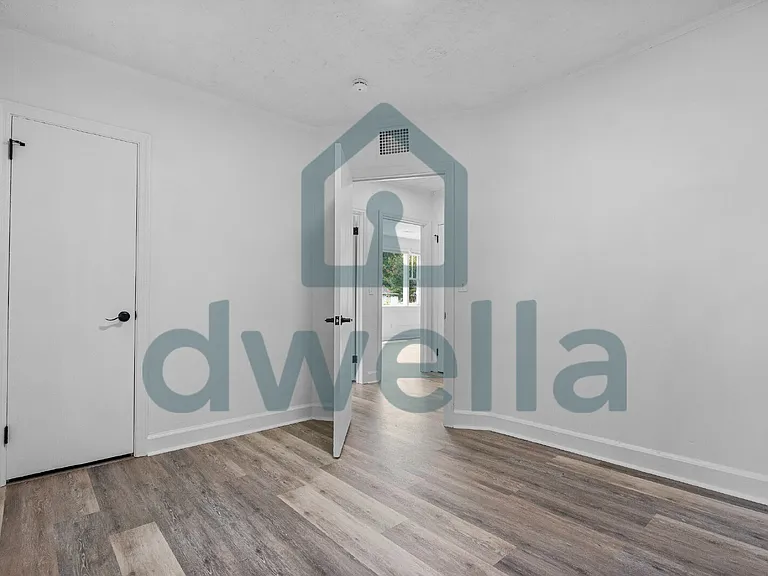 451 Loring Dr — Photo 16