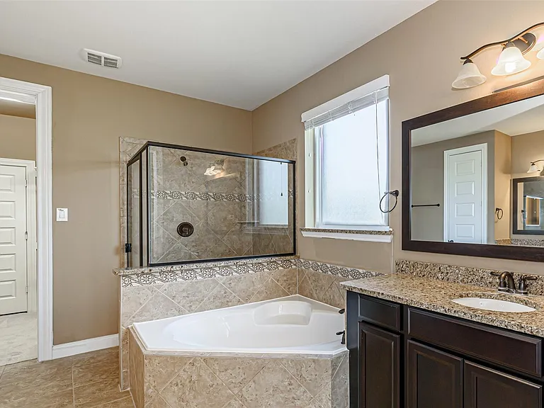 4607 Rockton Hills Ln — Photo 30