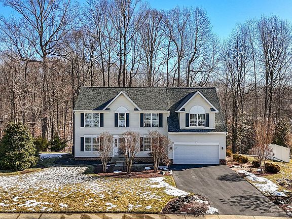 3rd image of 1014 Wales Dr