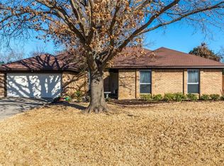 7917 Lynda Ln, North Richland Hills, TX 76180