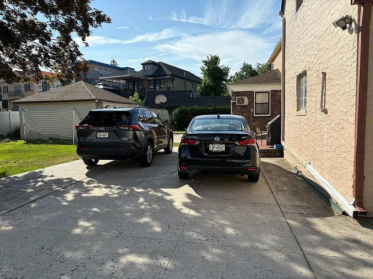 8115 Surrey Pl — Photo 13