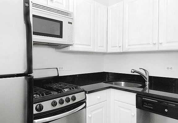 4th image of 230 E 79th St APT 8D