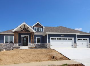 5126 Stonehaven Ln, Columbus, IN 47201