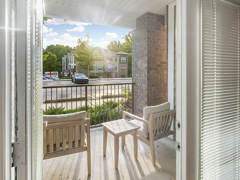 Faulkner Flats Apartment Homes — Photo 16