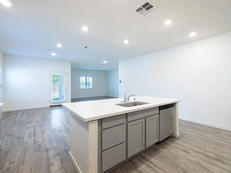 2057 Skipper Cove Way — Photo 6