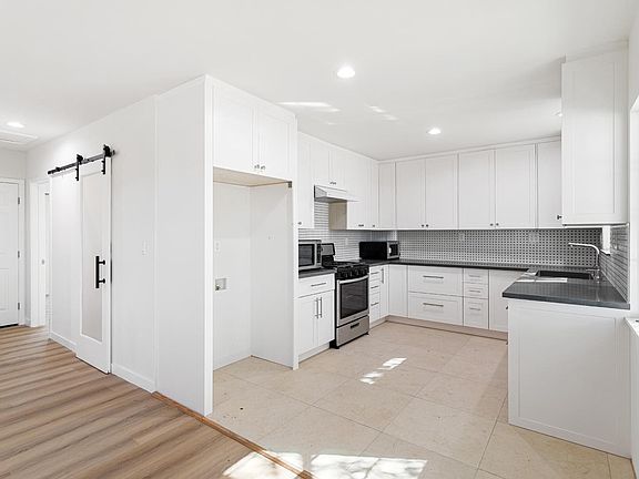 5th image of 14039 Clark St
