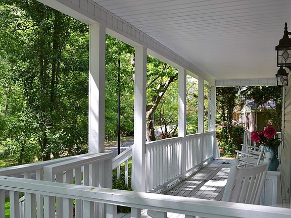 3rd image of 202 Sherwood Pl