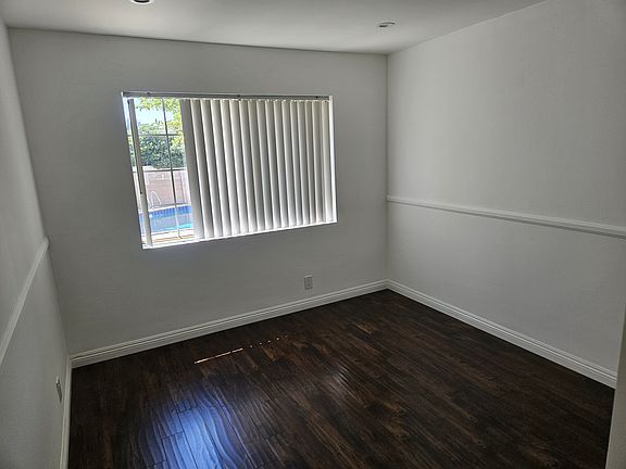 3rd image of 10049 Woodley Ave