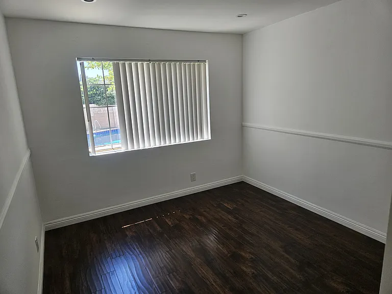 10049 Woodley Ave — Photo 3
