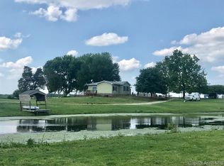 32771 Deer Creek Rd, Girard, IL 62640