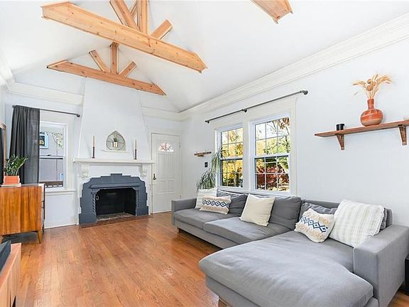 5th image of 205 E 72nd St