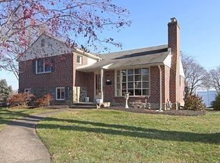 127 Laurel Ln, Broomall, PA 19008