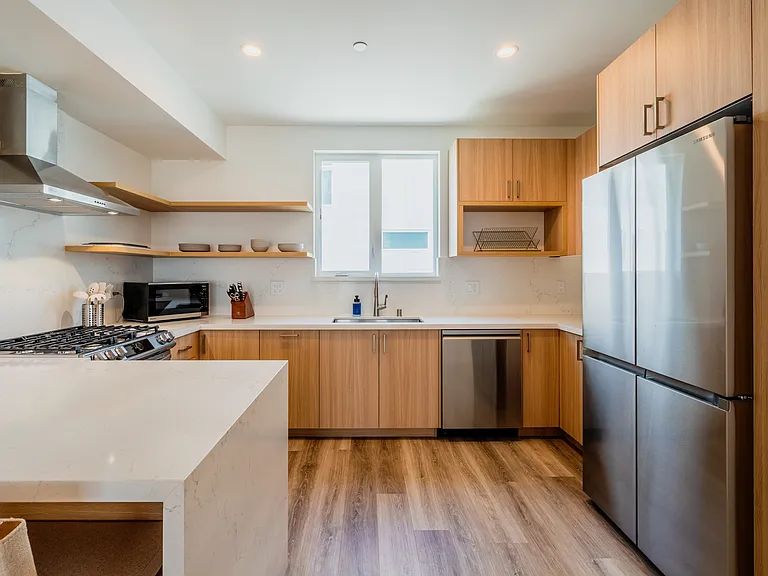 2553 Thurman Ave #2 — Photo 10