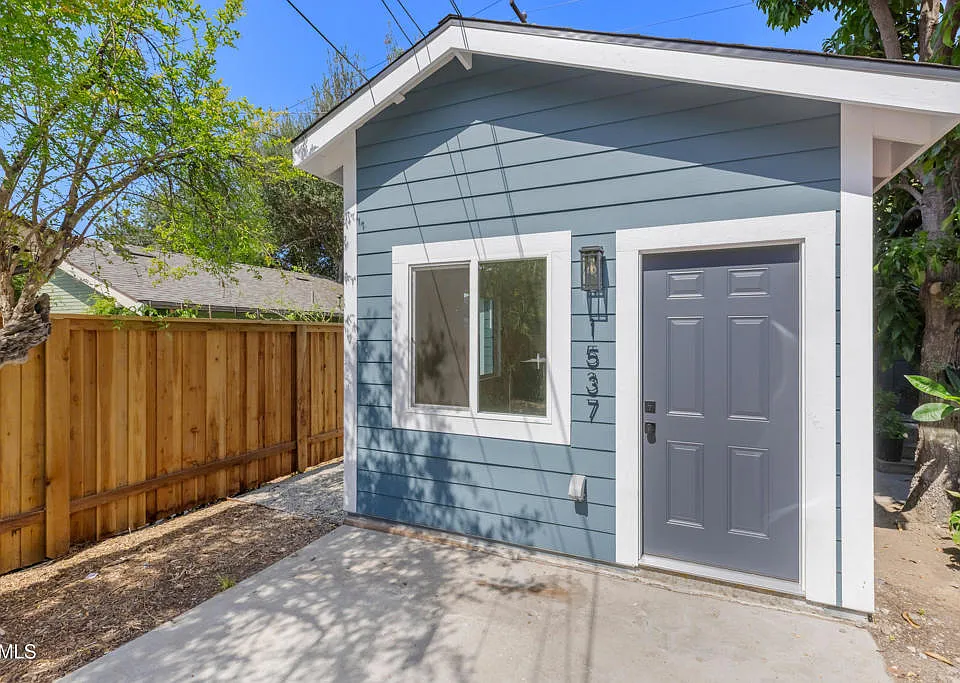 1537 Wesley Ave