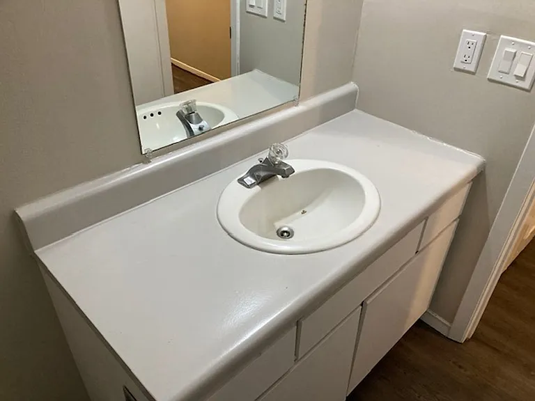 Hollow Hills Apartments — Photo 46
