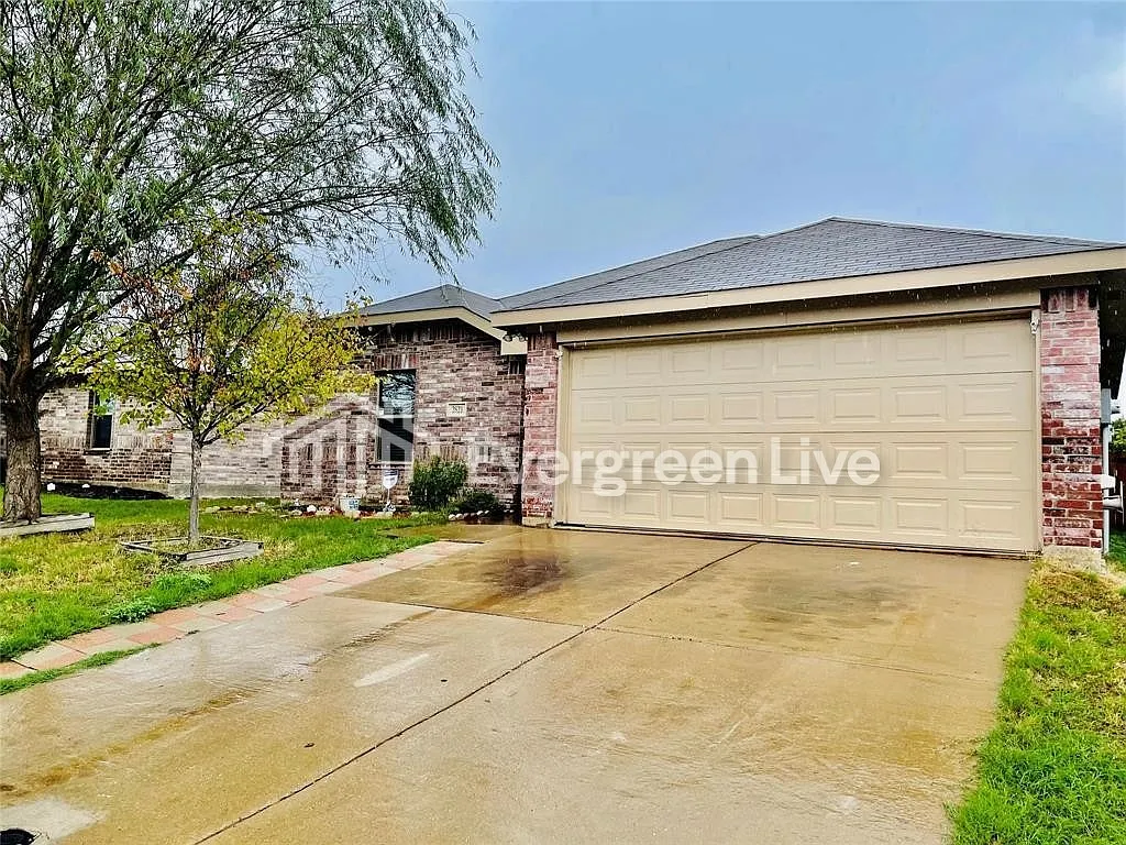 4 bed, 2.0 bath, 1492 sqft, $1,995 — Photo 1