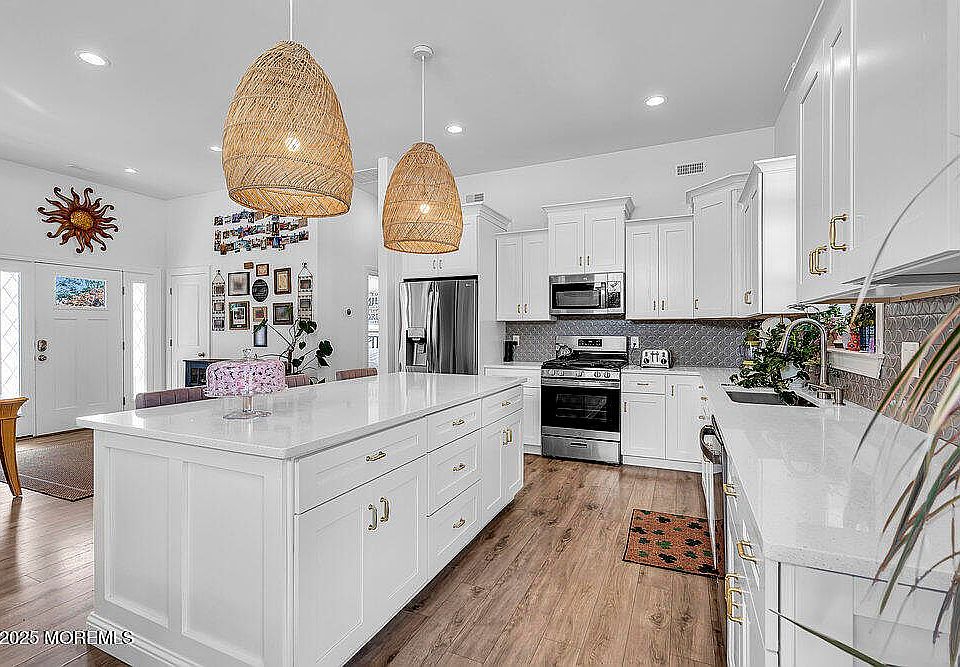 2nd image of 214 Mermaid Dr