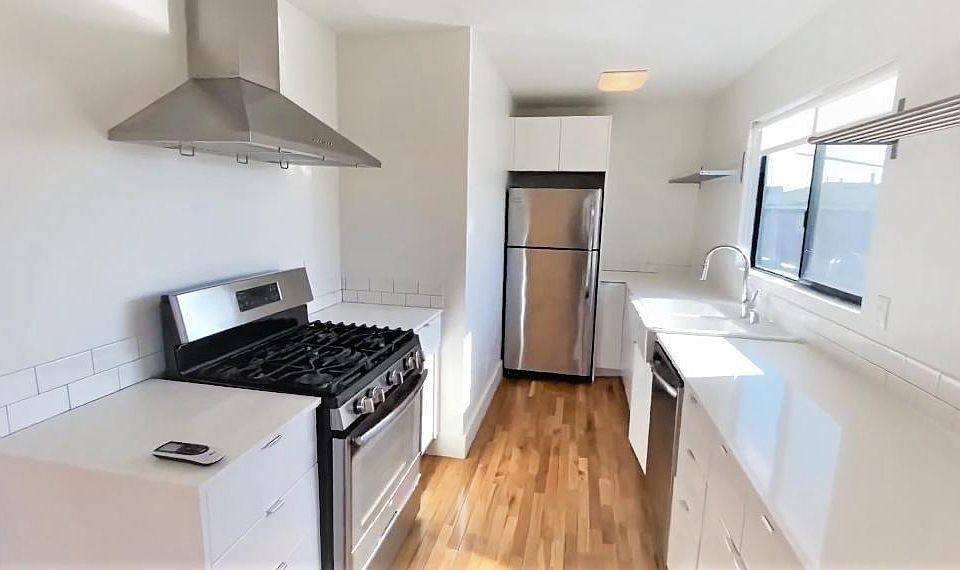 1st image of 1920 Clinton St #15