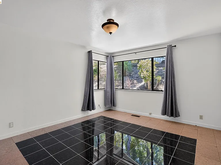 525 Hampton Rd — Photo 17