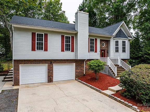 2nd image of 606 17th Avenue Dr SE
